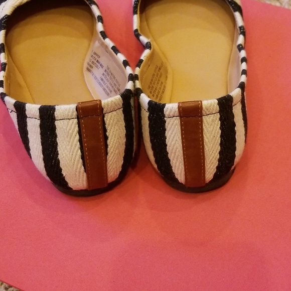 Cute Slip-on Ballet Flats - Picture 3 of 8